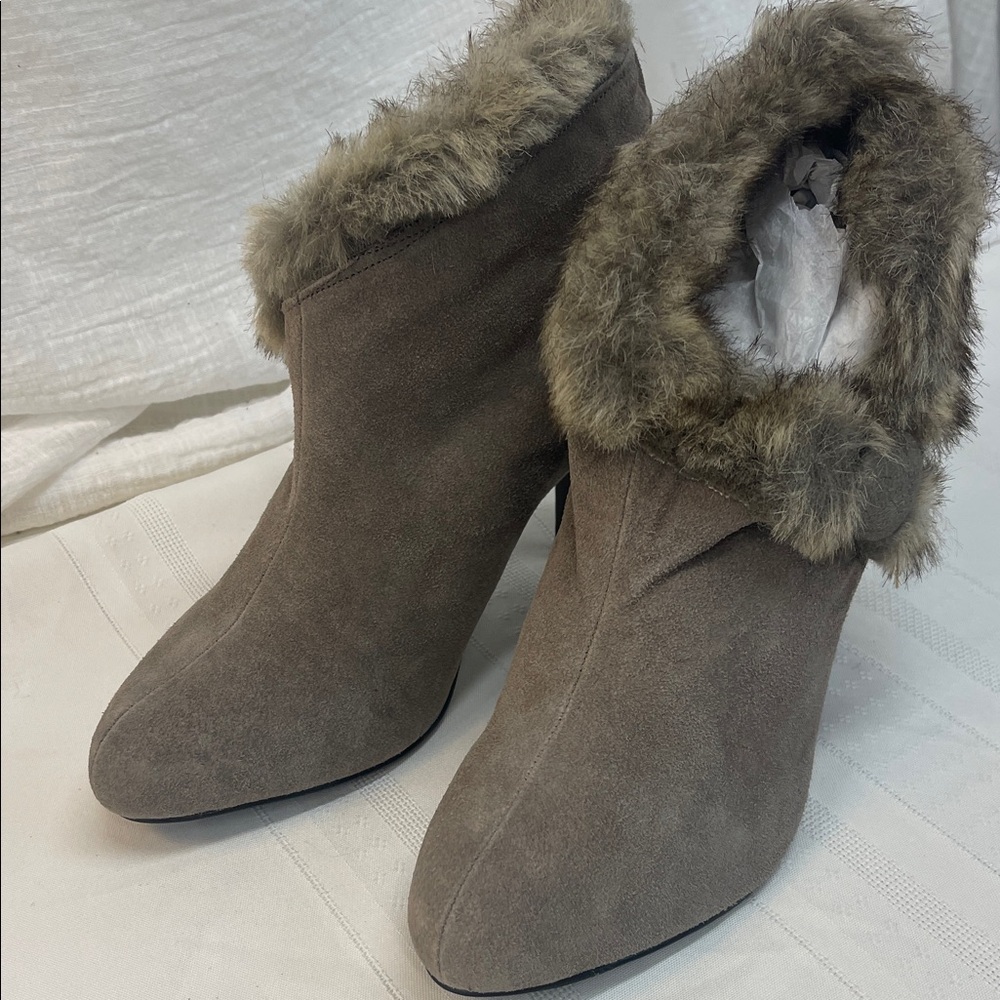 Women's Faux Fur Trim Ankle Boots - Gray size 7.5 - Picture 2 of 12